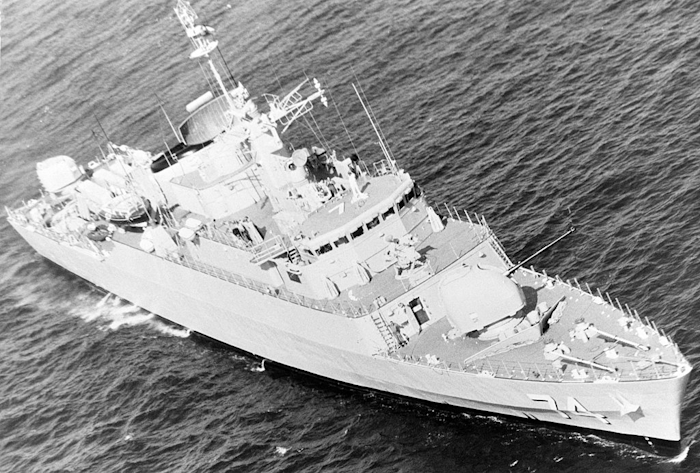 A starboard bow view of the Iranian destroyer escort ITS Faramarz (DE 74), redesignated as IS Sahand (F 74)