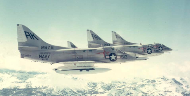 uss intrepid va 95 a 4 skyhawks